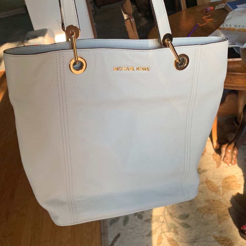 Michael kors white shoulder tote